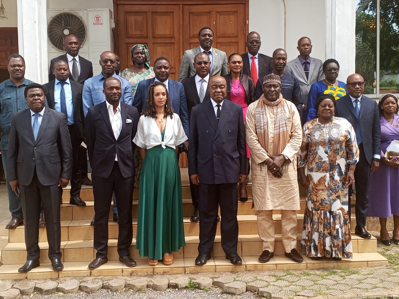 souvenir picture with officials