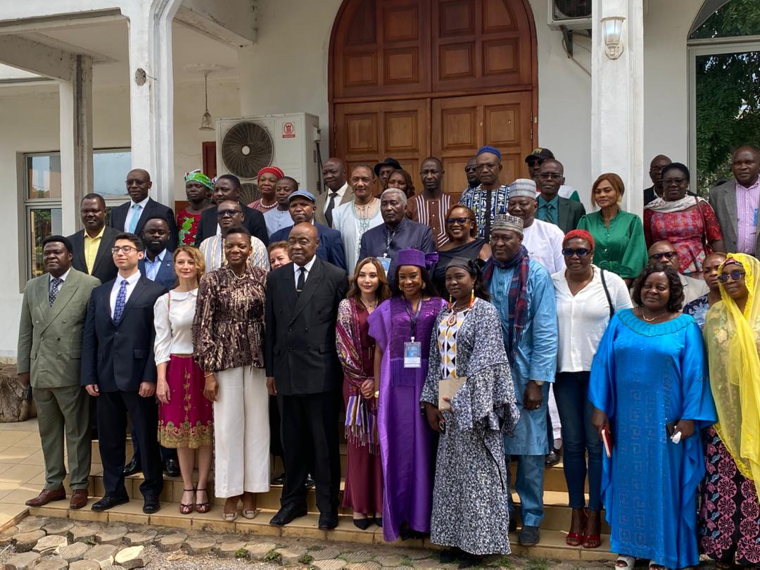 Minister Bidoung MKPATT in a group photo with his coolaborators and the Yarha delegation